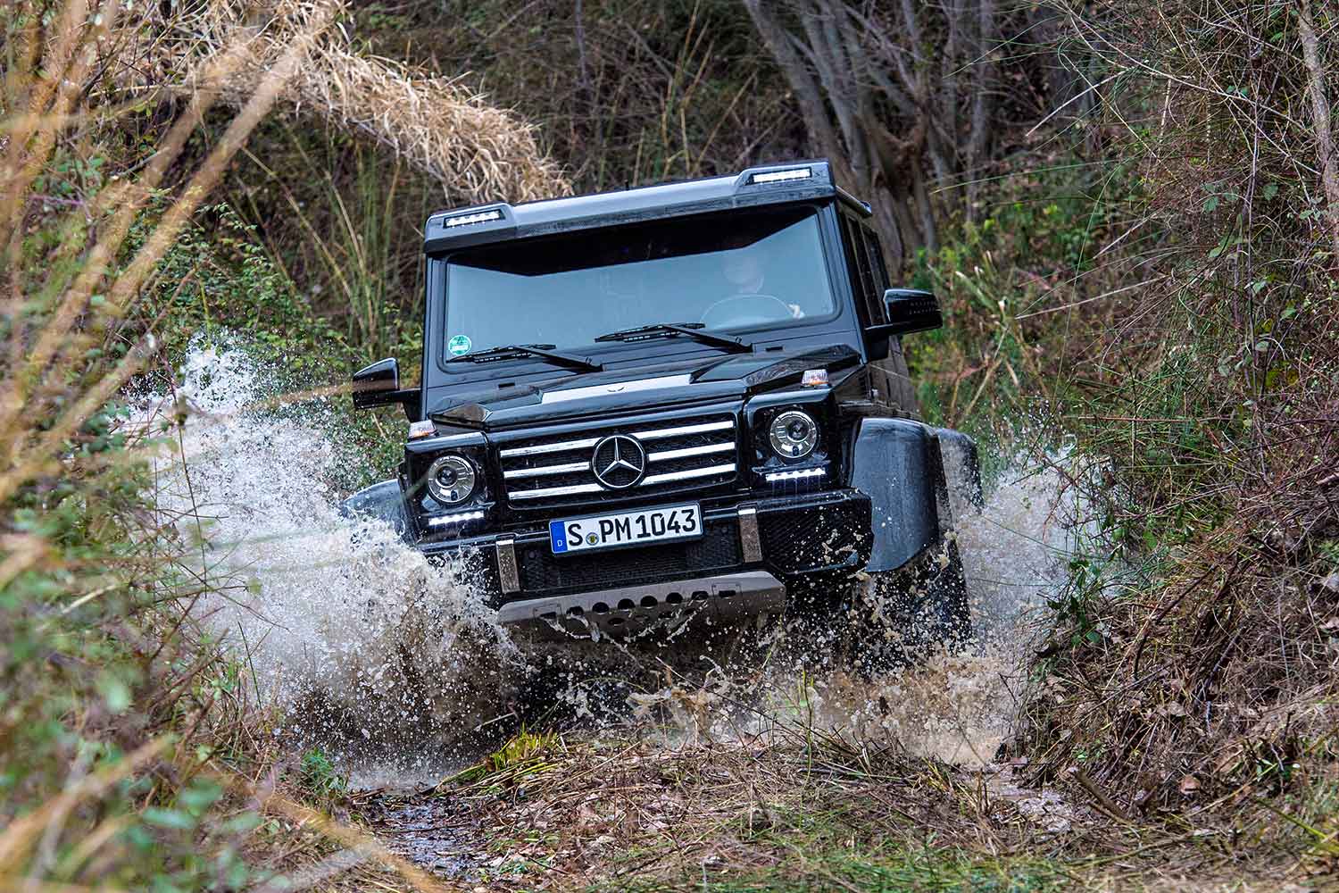 メルセデス・ベンツ G550 4×4²の悪路の走行写真