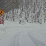 【画像】たまに雪が降る地域のノリのまま行くとやらかす可能性大！　冬の降雪地域をドライブするときの要注意ポイント５つ 〜 画像1