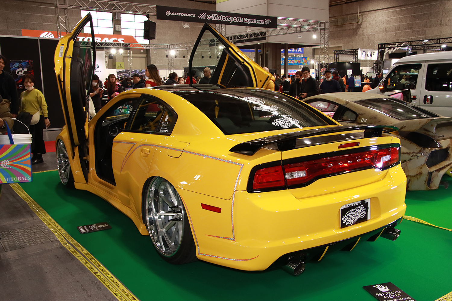 ダッジ・チャージャーSRT8「MAD BEE」のリヤスタイリング 〜 画像2