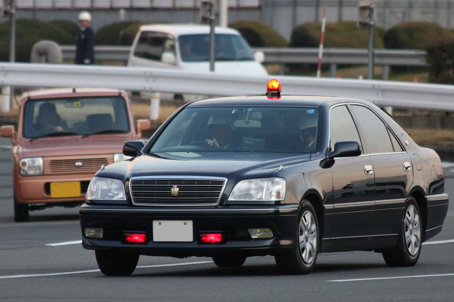 覆面パトカーの緊急走行