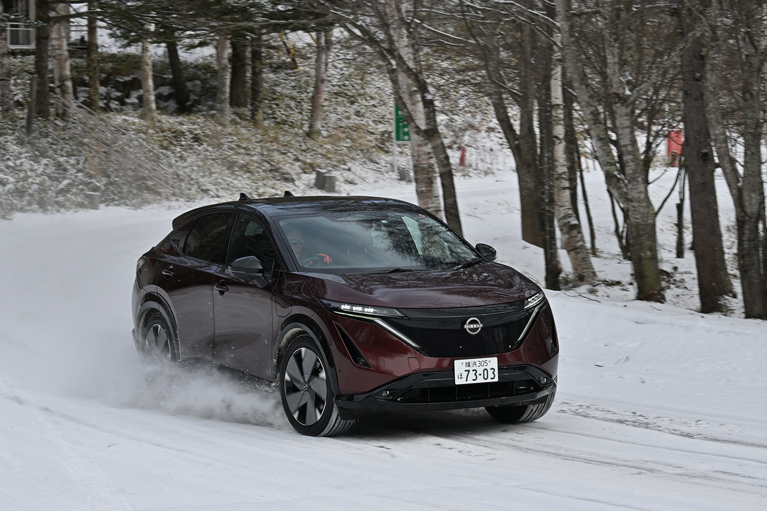 レーシングドライバーが最新の日産車を雪上で一気乗り 〜 画像1