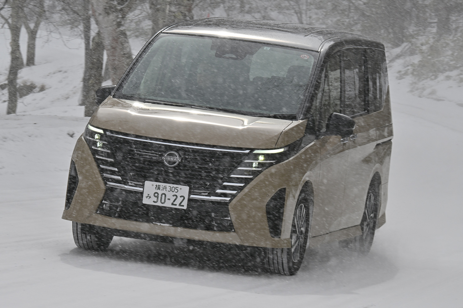 レーシングドライバーが最新の日産車を雪上で一気乗り 〜 画像25