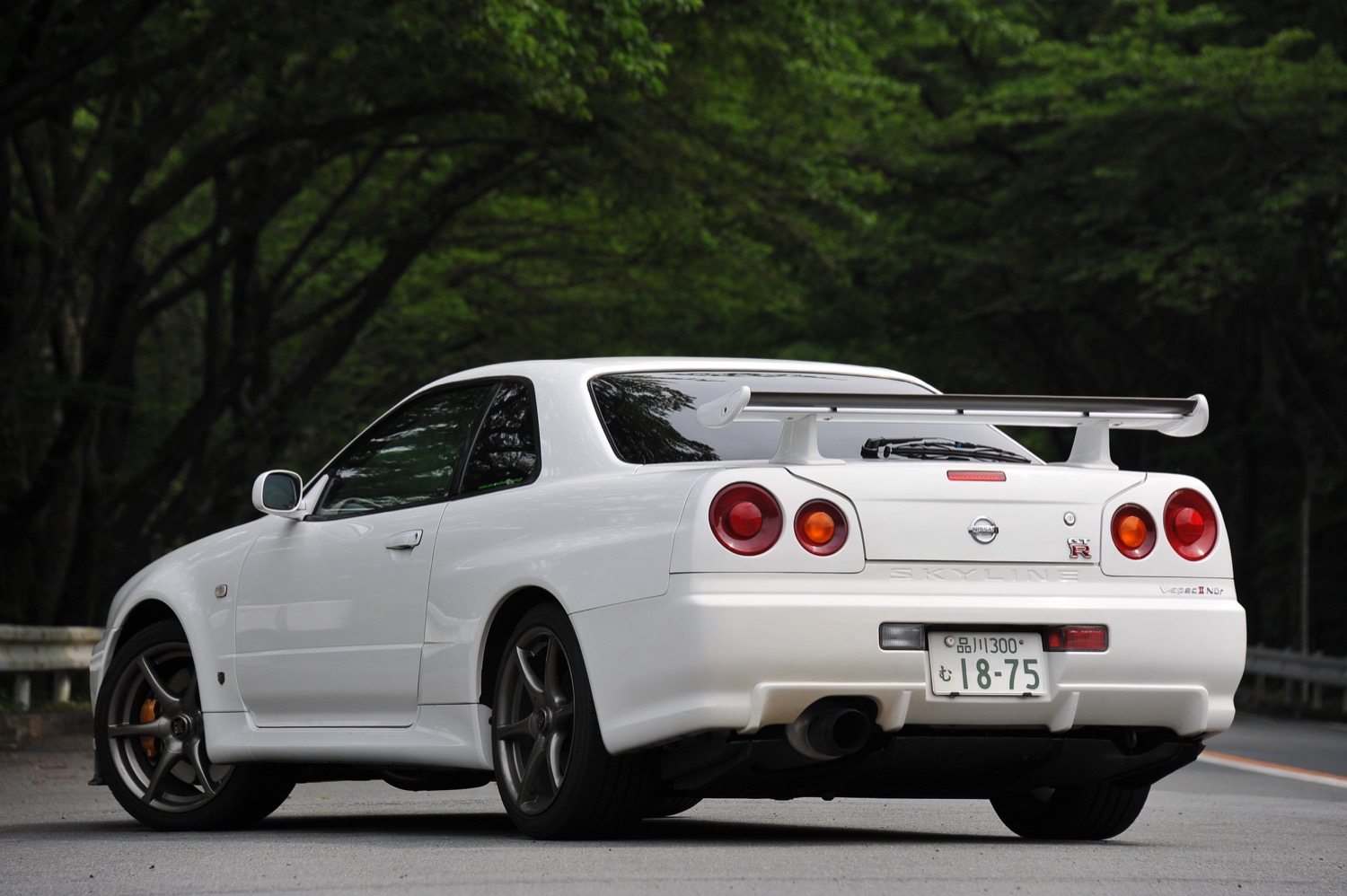 日産スカイラインGT-R（R34）のリヤビュー 〜 画像7