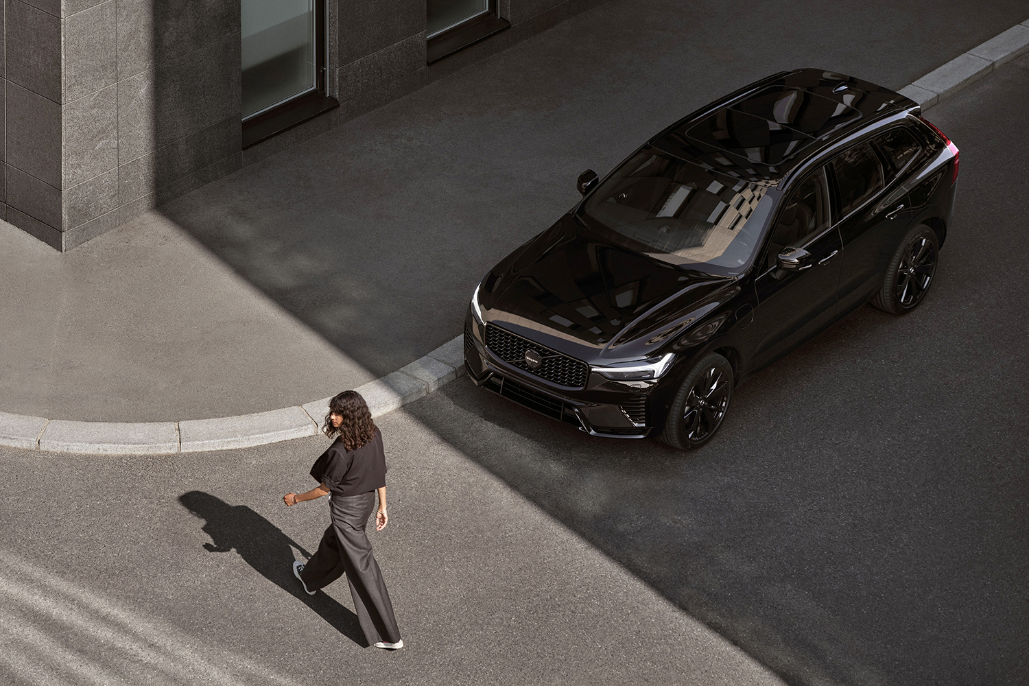 XC60プラグインハイブリットに「Black Edition」が登場 〜 画像1