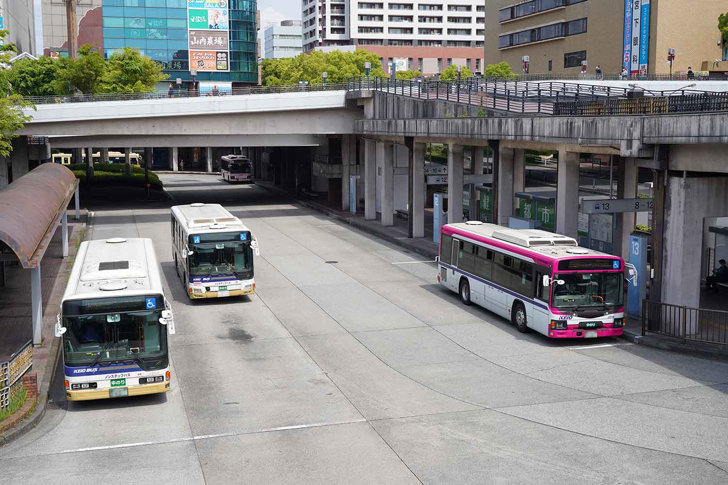 駅前のバス乗り場