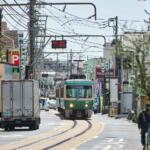 【画像】電車を遮ってクルマが走るって見たことない人には衝撃！　路面電車と鉄道はまったく違うルールで運用されていた 〜 画像4