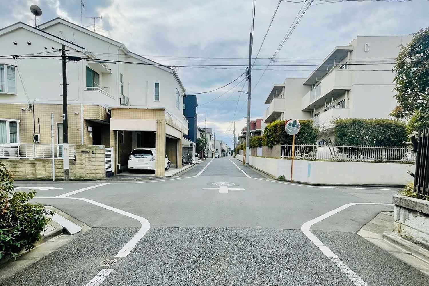 住宅街の十字路 〜 画像6