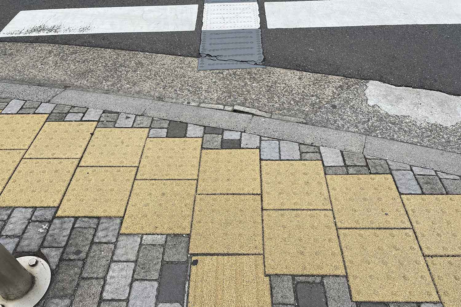 街中の点字ブロック