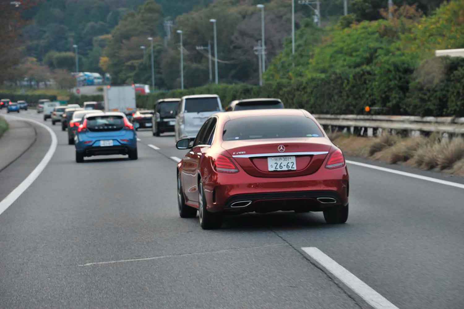 高速道路上での進路変更の様子