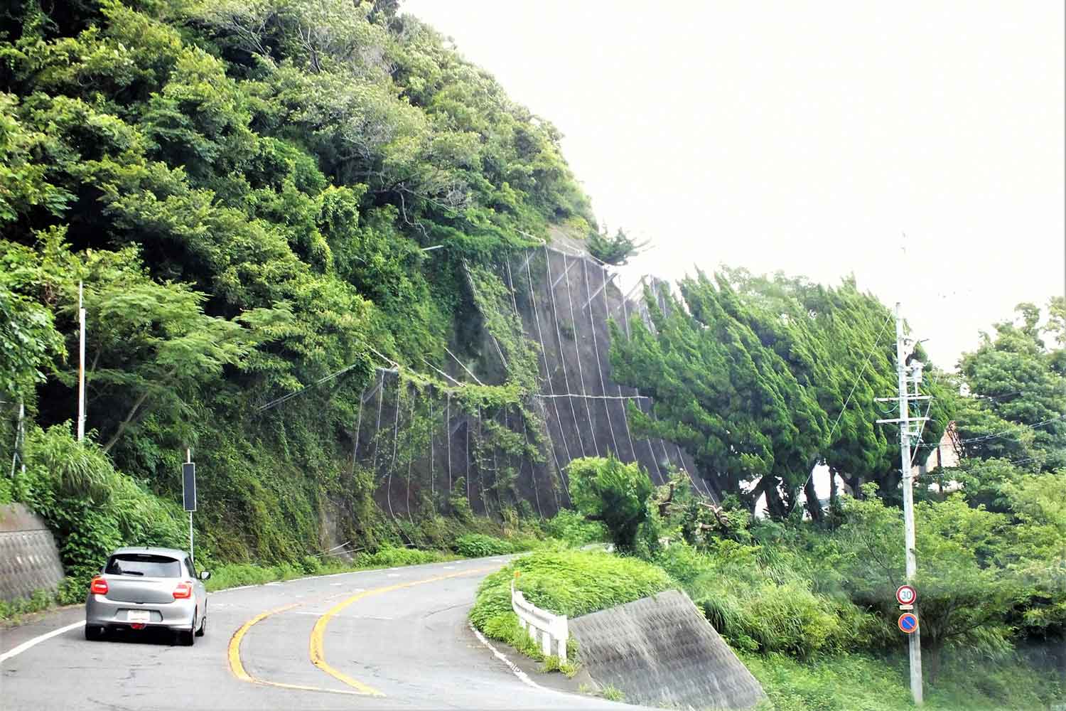 山間部の峠道のイメージ 〜 画像3