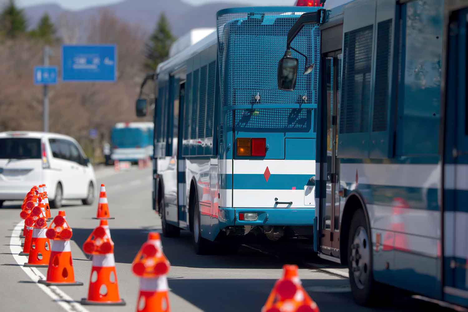 マラソンのコースを横切ったクルマや歩行者は道路交通法違反に該当する？