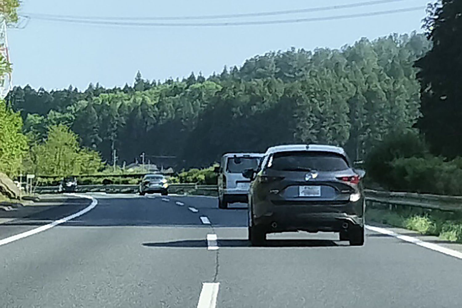 高速道路の追い越し車線を走るクルマ 〜 画像6