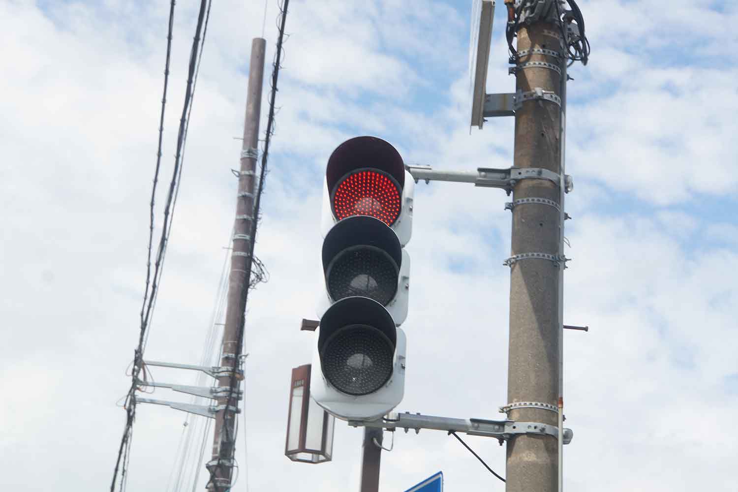 通称「おまる灯器」と呼ばれる信号機