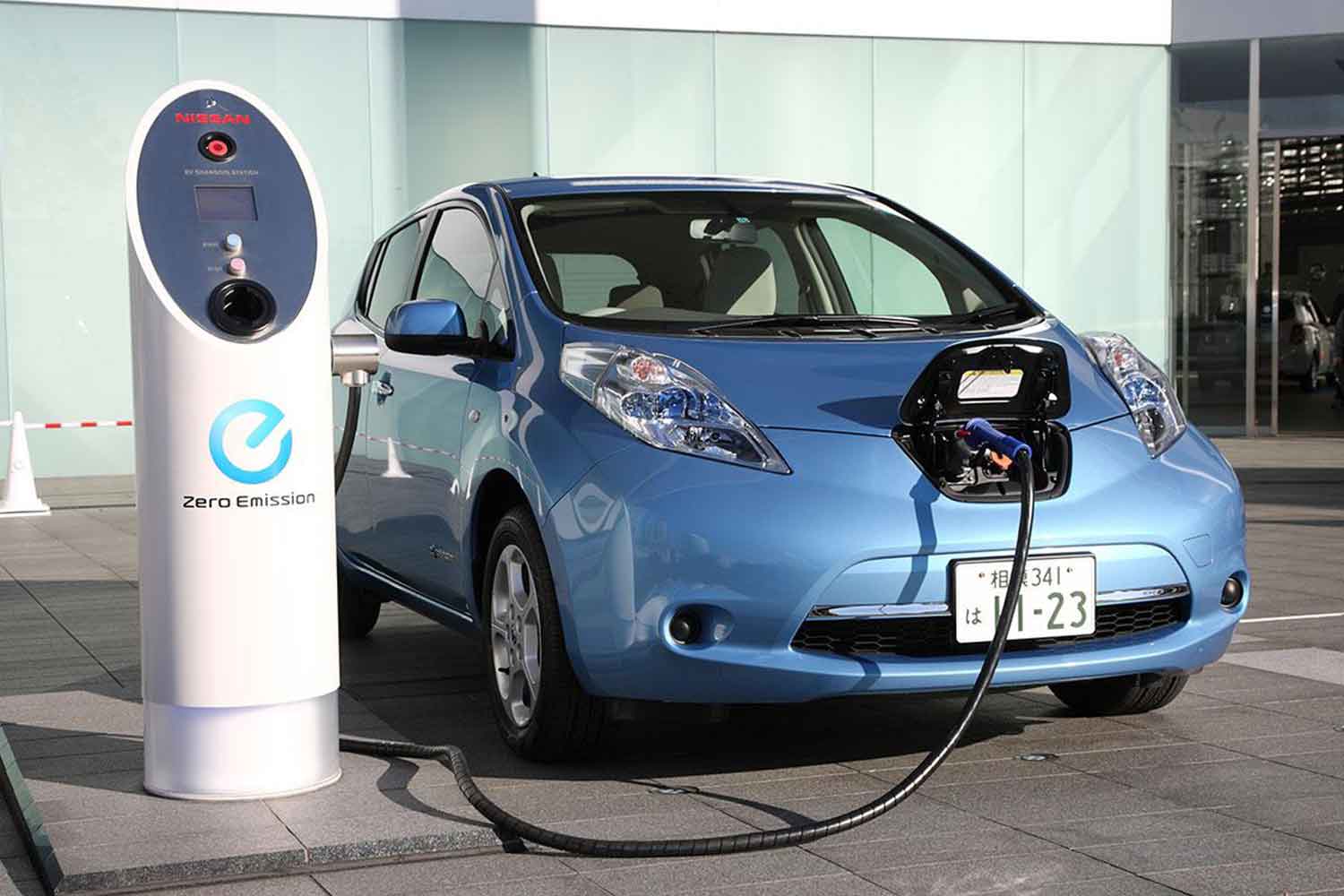 日産リーフ（初代）の充電様子