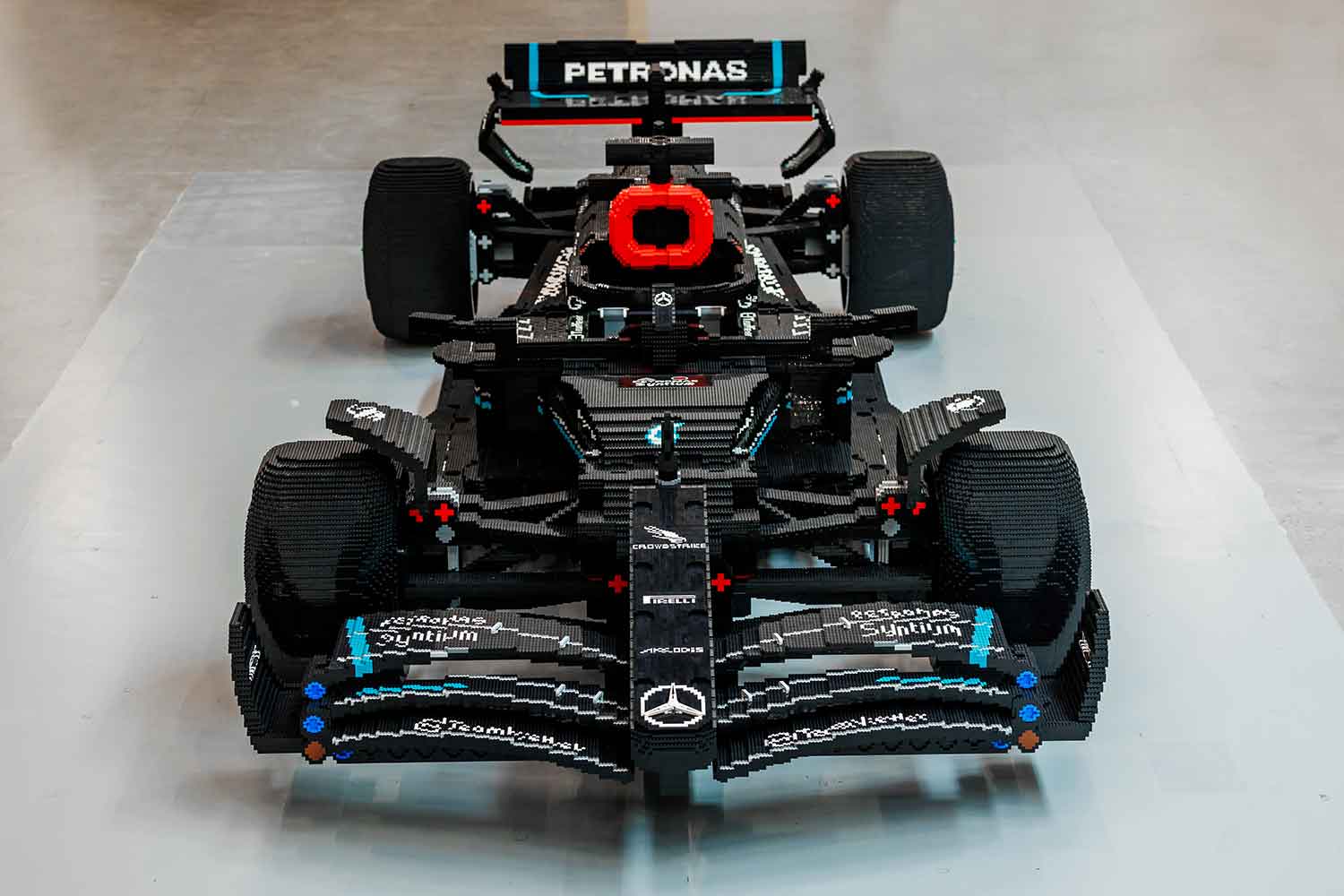 レゴの実物大メルセデスAMGのF1マシンに子どもも大人もすっかり虜 〜 画像1