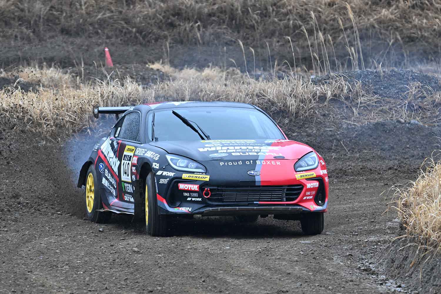 全日本ダートトライアル選手権で3位に食い込んだ鎌田選手のスバルBRZの走行写真