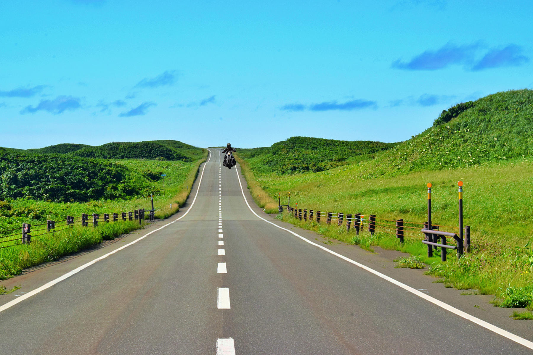 北海道のまっすぐに続く道路