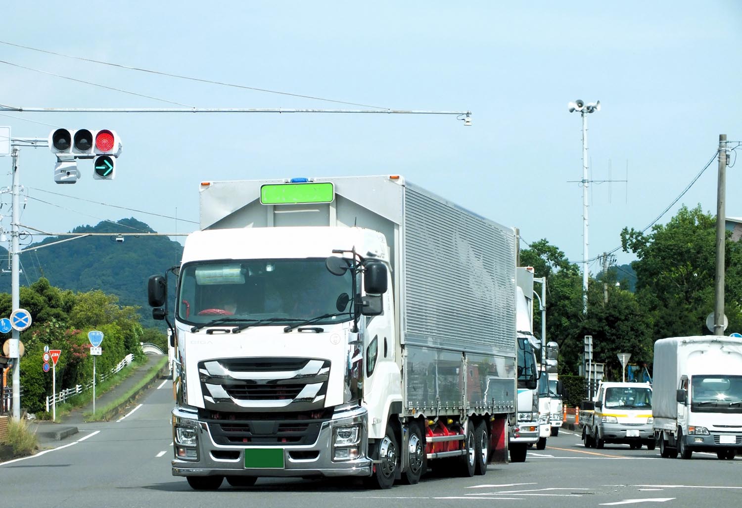 トラックドライバーの低運賃問題対策として大手企業との取引を終了した運送会社の思いとは