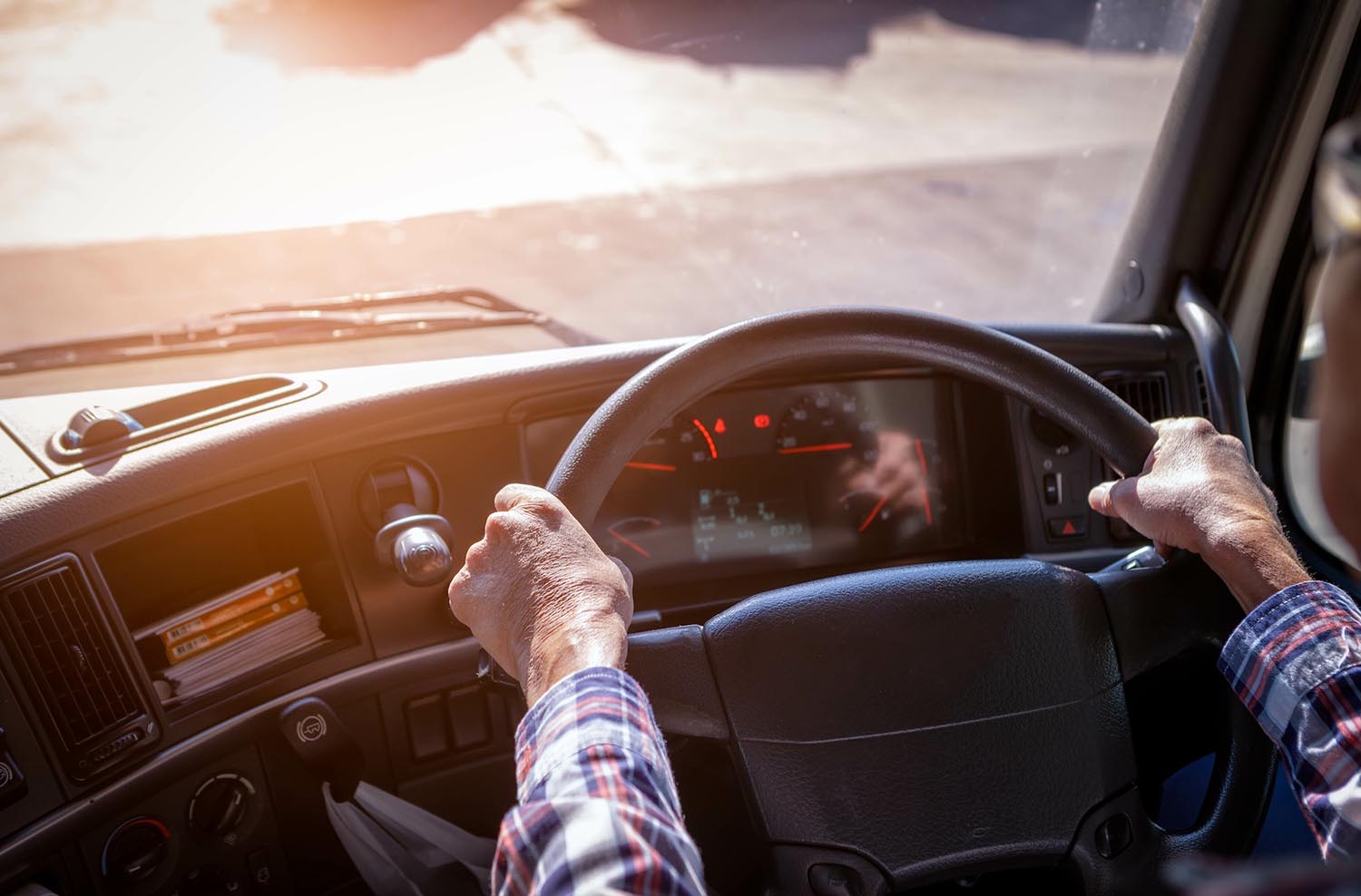 トラックを運転するイメージ 〜 画像1