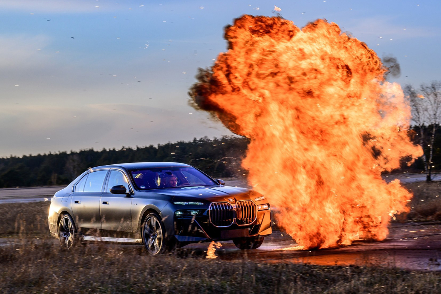 BMWの要人警護ドライビングレッスンの内容とは