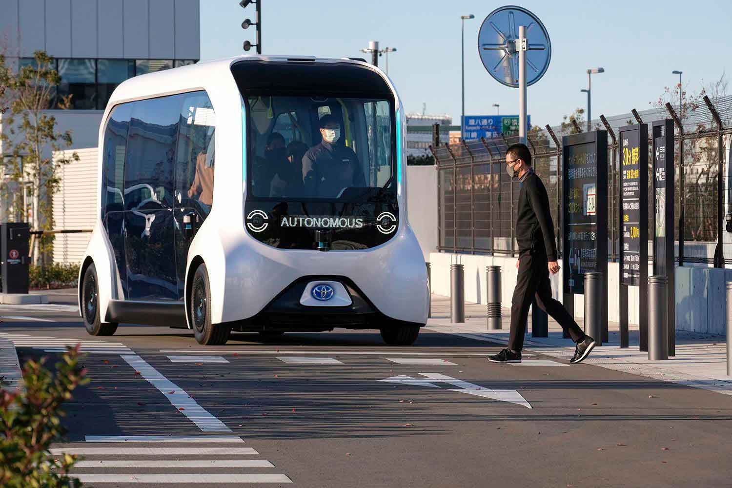 トヨタの自動運転バスの試走様子