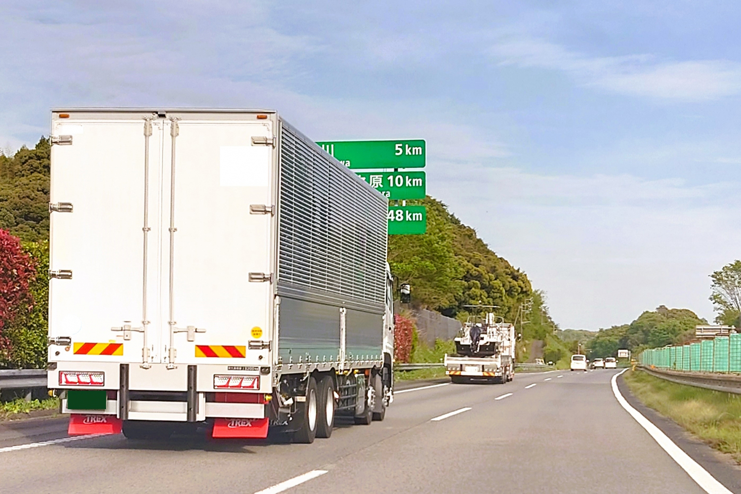 トラックはもっと空気抵抗の少ないデザインにできないのか？