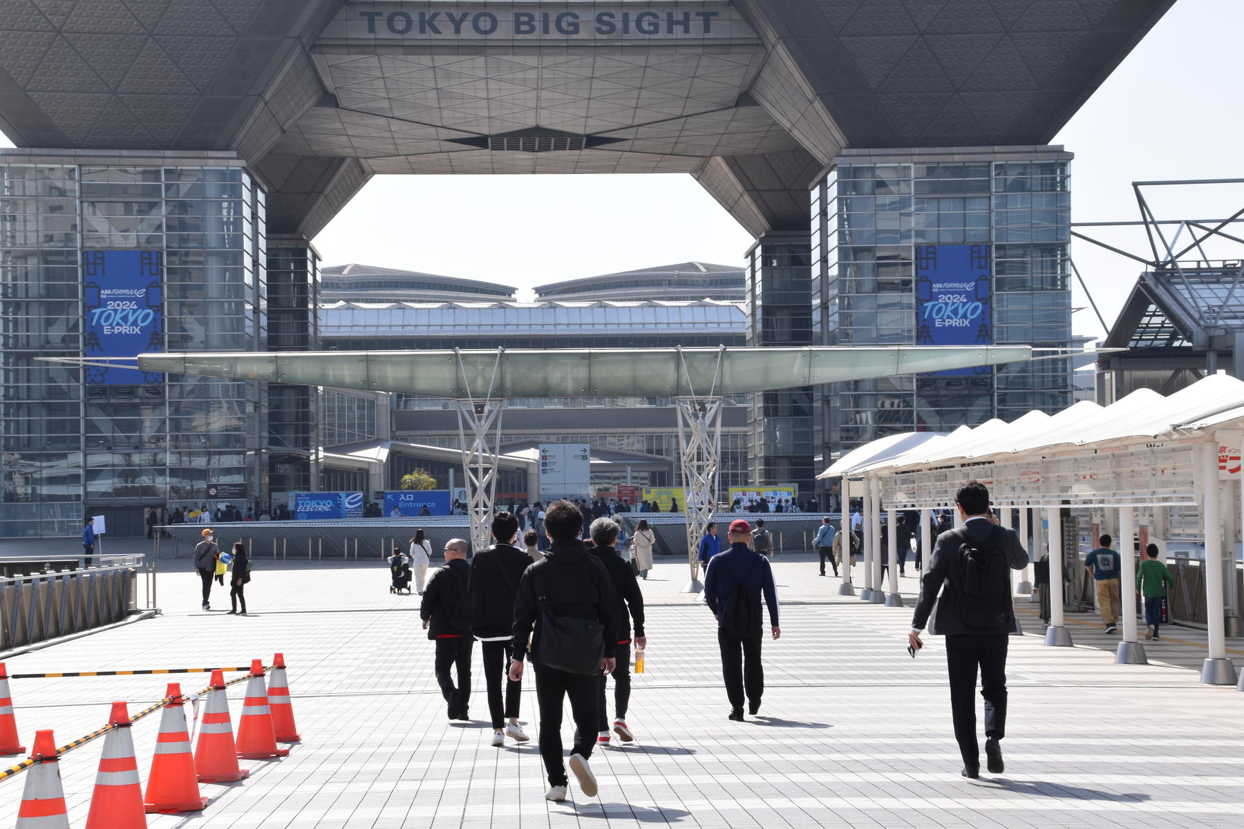 東京ビッグサイトの方へ歩く東京e-Prixの観客たち 〜 画像7