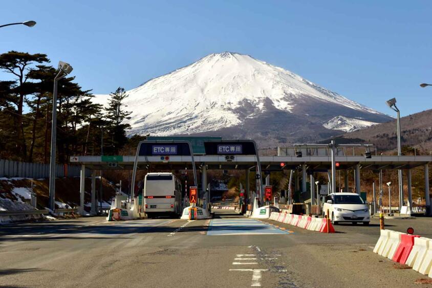 「インターチェンジ」と「ランプ」って何が違う？　高速道路の出入り口の呼び方の謎を解明！