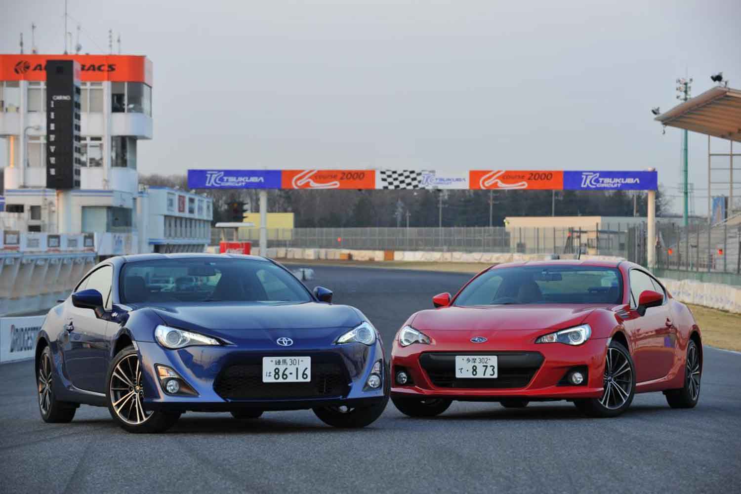 トヨタ86とスバルBRZ（初代）の2台並び