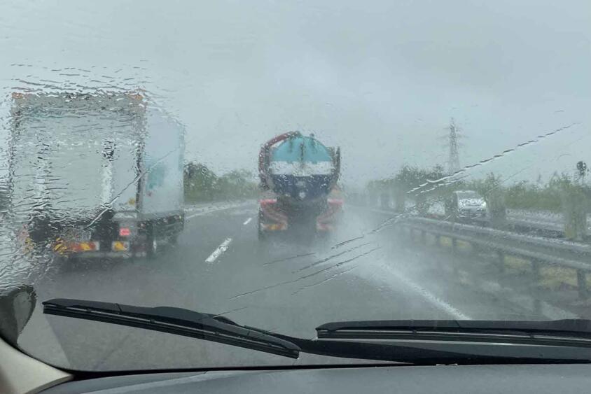 雨だと事故率が５倍にもなるってマジか！　梅雨入り直前「身を守るため」に実践したい「雨の日ドライブ」の準備と注意点