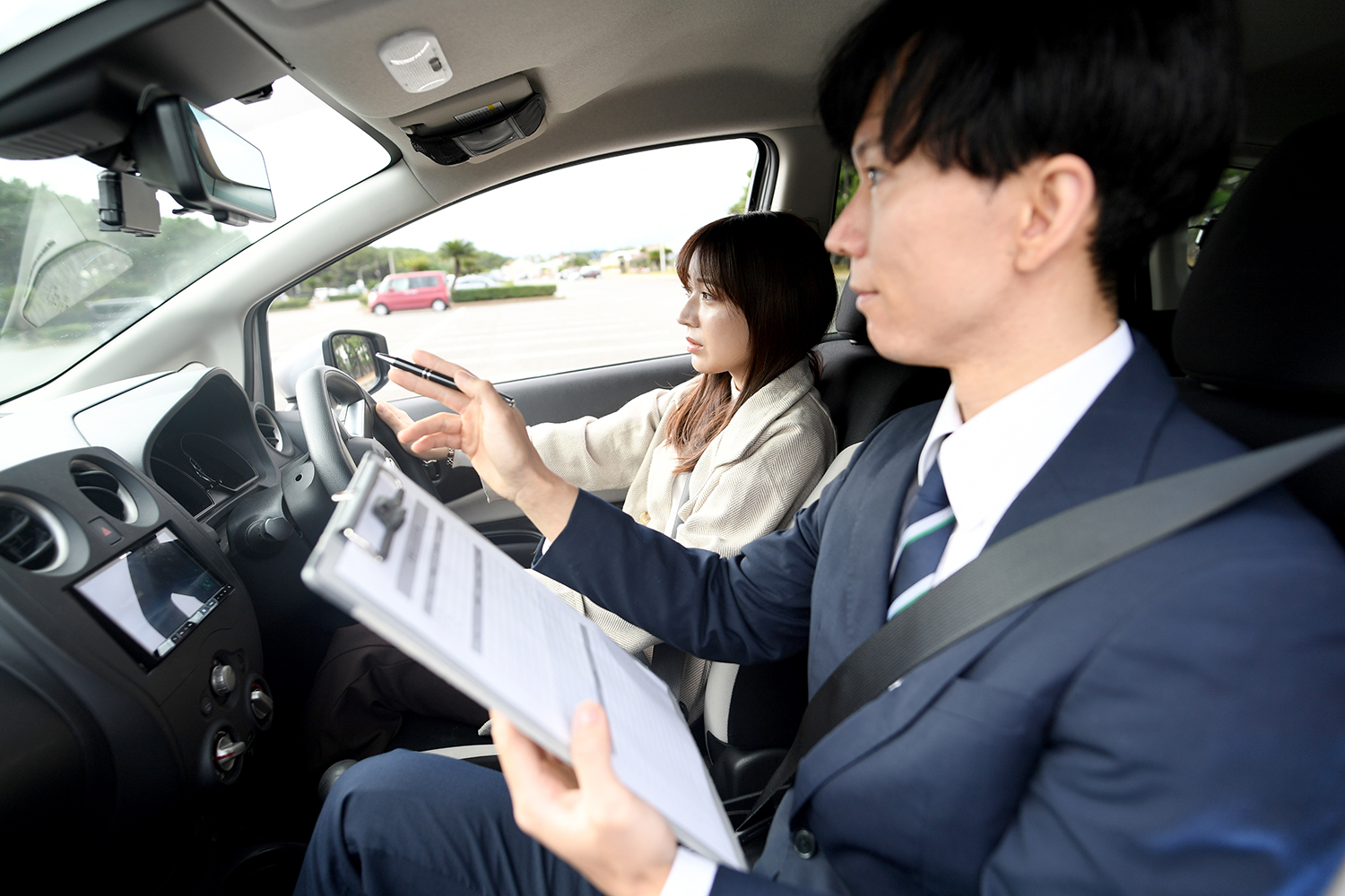 女子教習生と教官のイメージ 〜 画像1