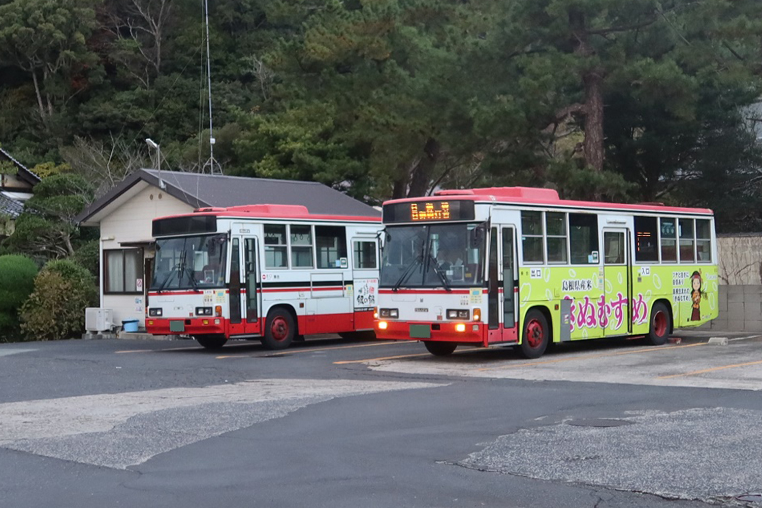 田舎の路線バスのイメージ