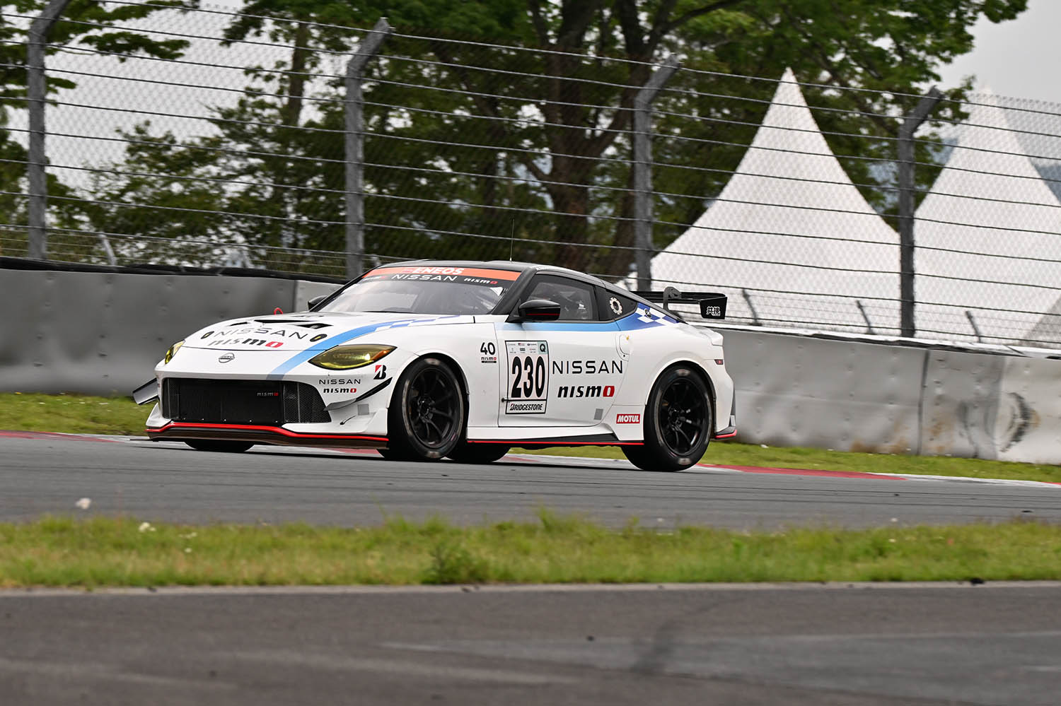 Nissan Z Racing Conceptの走行シーン