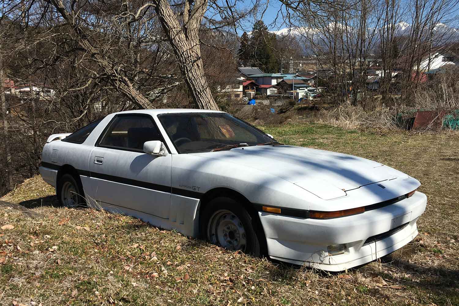 屋外に放置された車両 〜 画像2