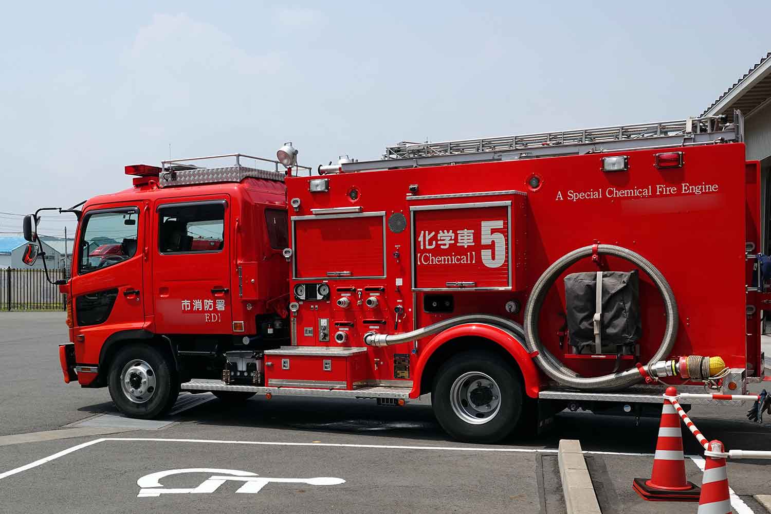 普通の火災では滅多に出動しない化学消防車の特徴を解説 〜 画像1