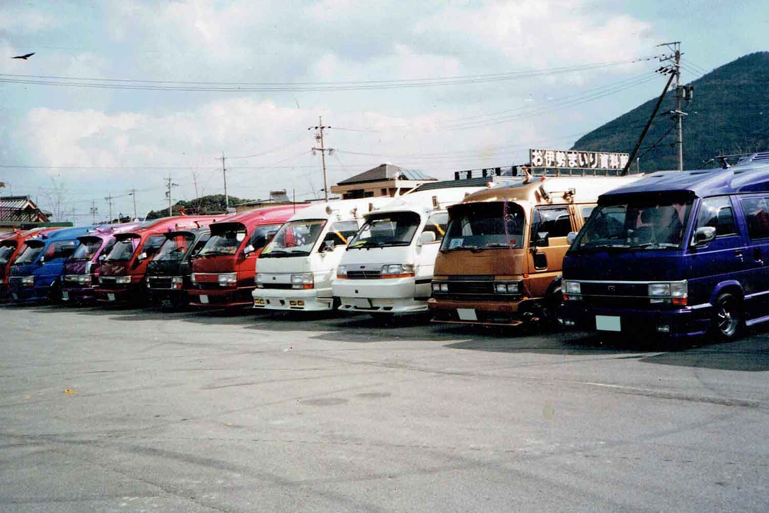 複数台のバニング車両