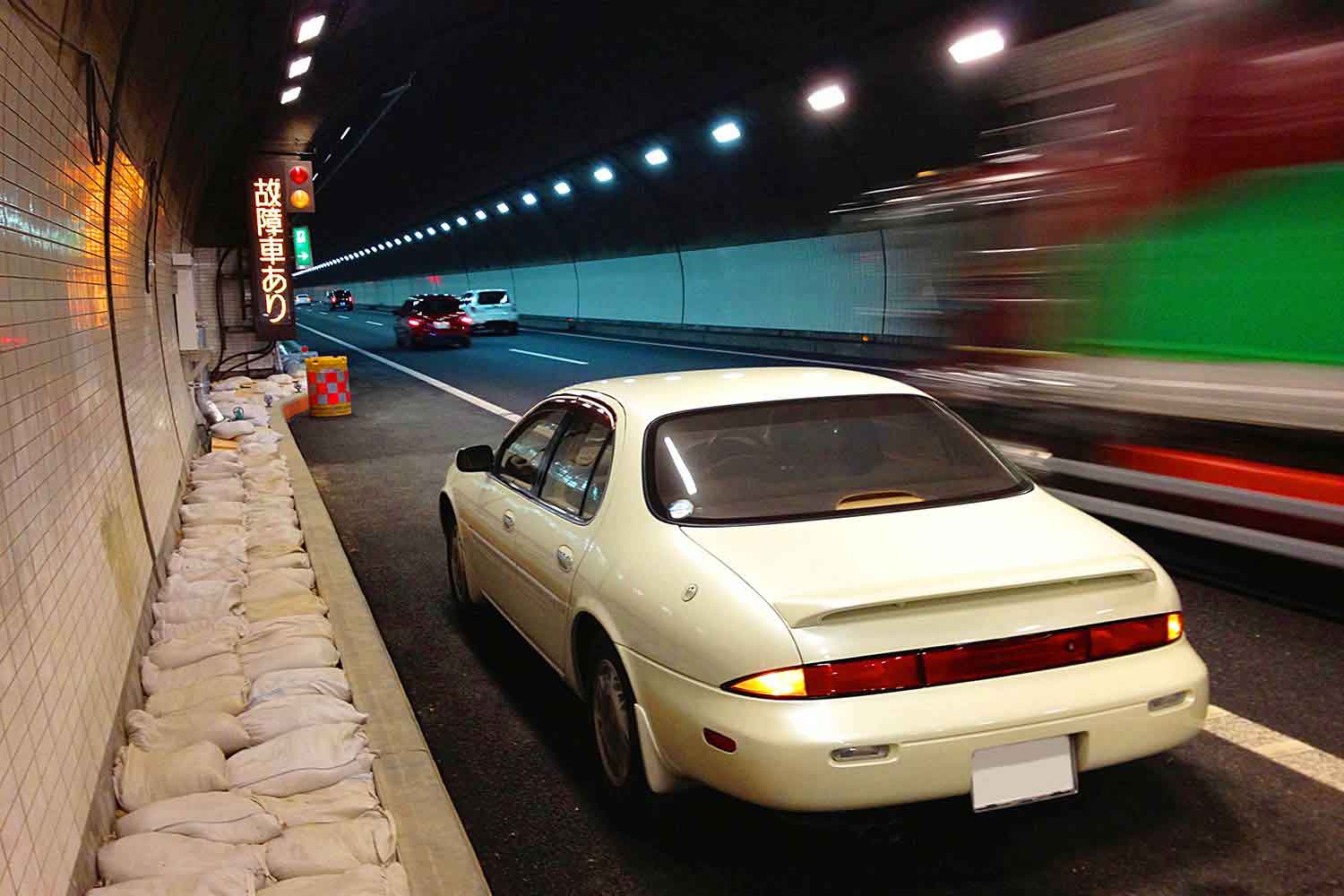 高速道路でトラブルが発生したときにやるべきこととやってはいけないこと