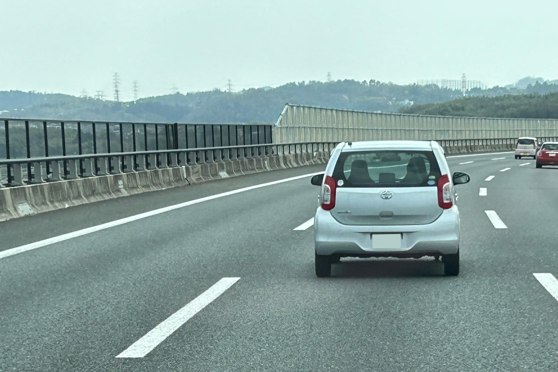 高速道路でトラックドライバーを困らせる乗用車の迷惑行為とは？ 〜 画像1