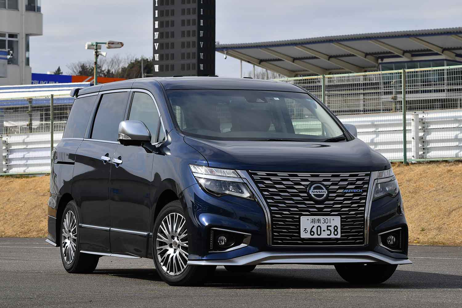 日産エルグランド オーテック（3代目）のフロント