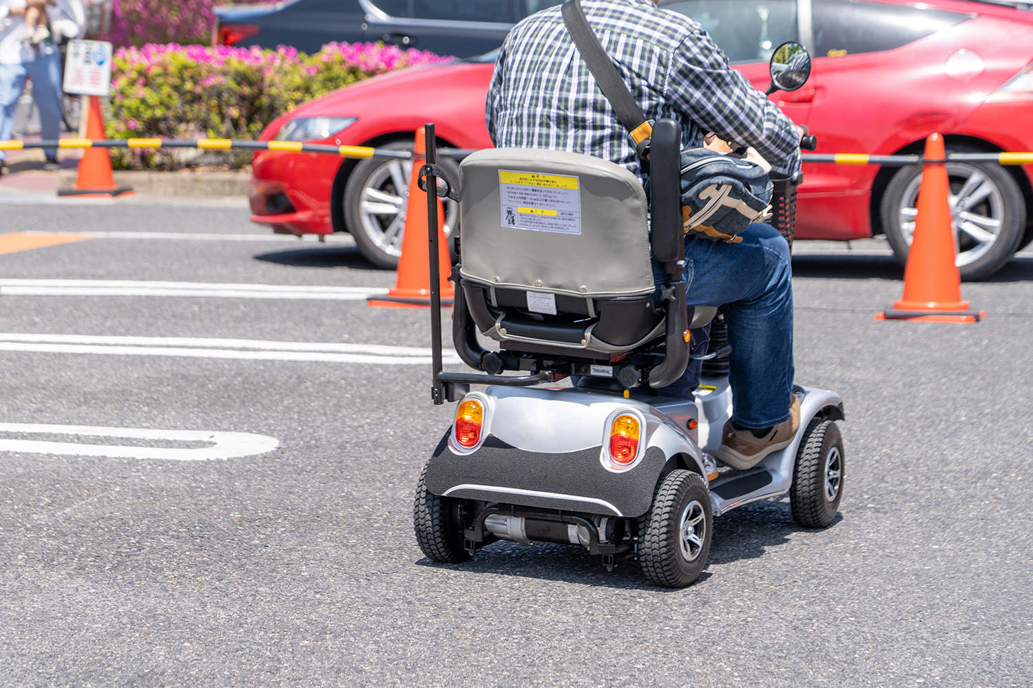 シニアカーに乗るイメージ