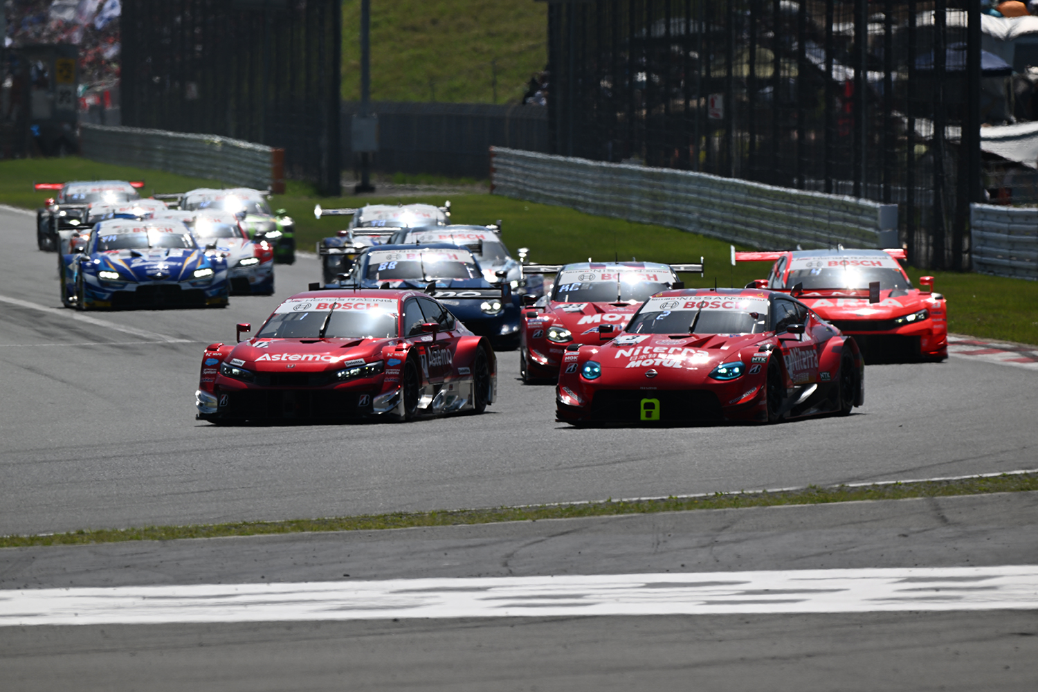 スーパーGTのレース風景