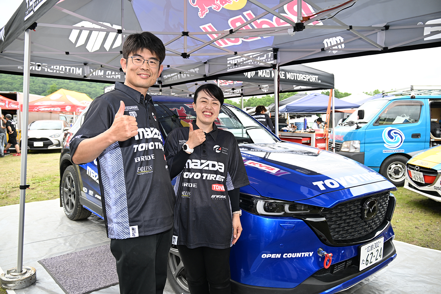 マツダCX-5のドライバーの寺川選手とコ・ドライバーの石川選手