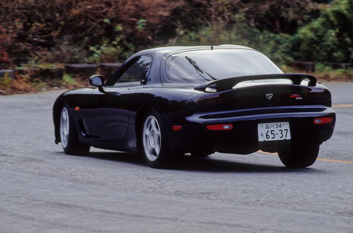 FD3S型マツダRX-7の走行シーン 〜 画像3