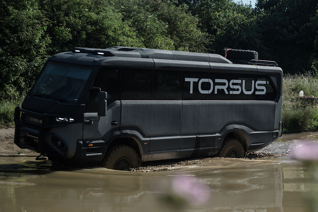 チェコのバスメーカーが作った「トルサス・プレトリアン」が地上最強のオフロードバスだった 〜 画像14