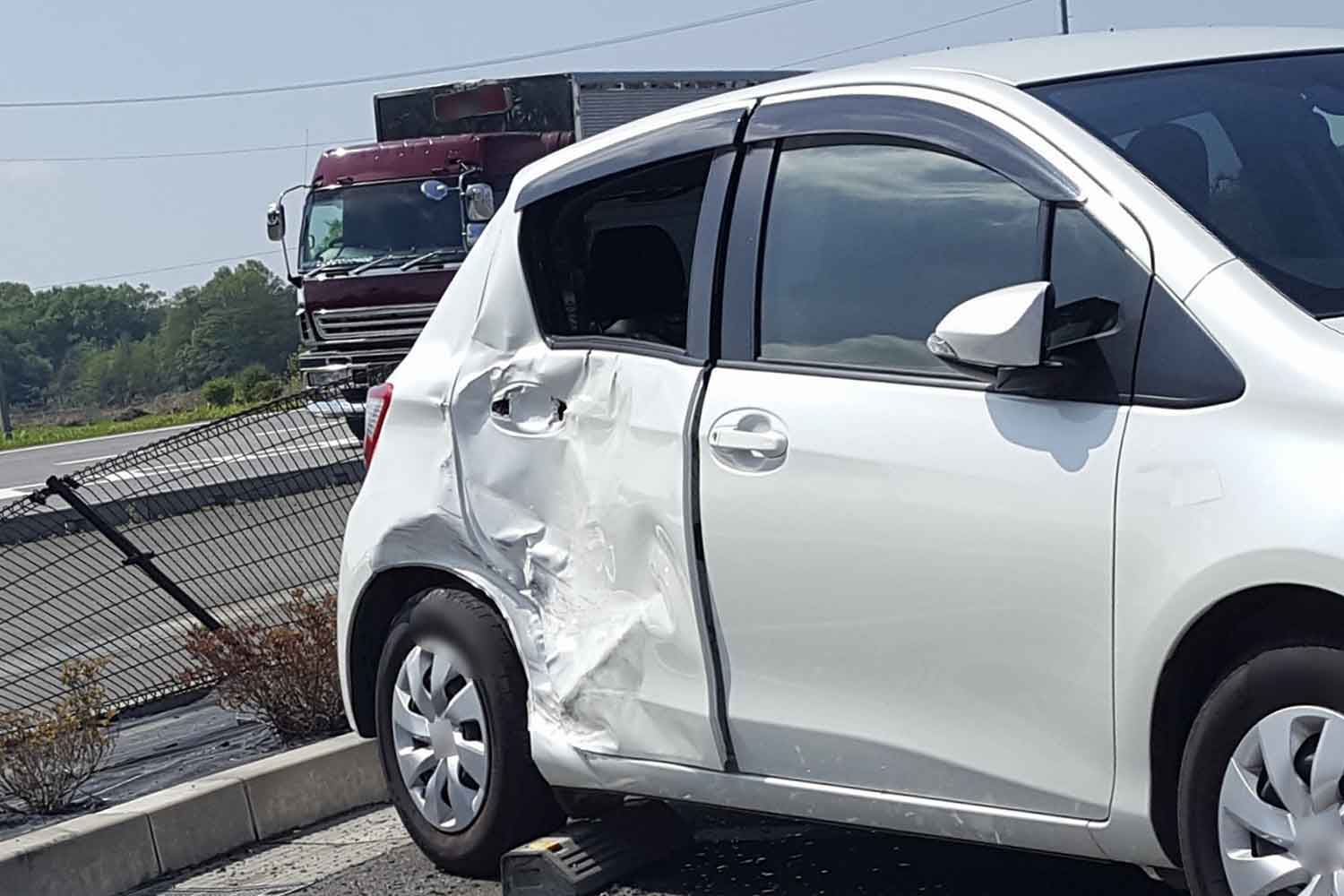 駐車場に停車していた事故車両