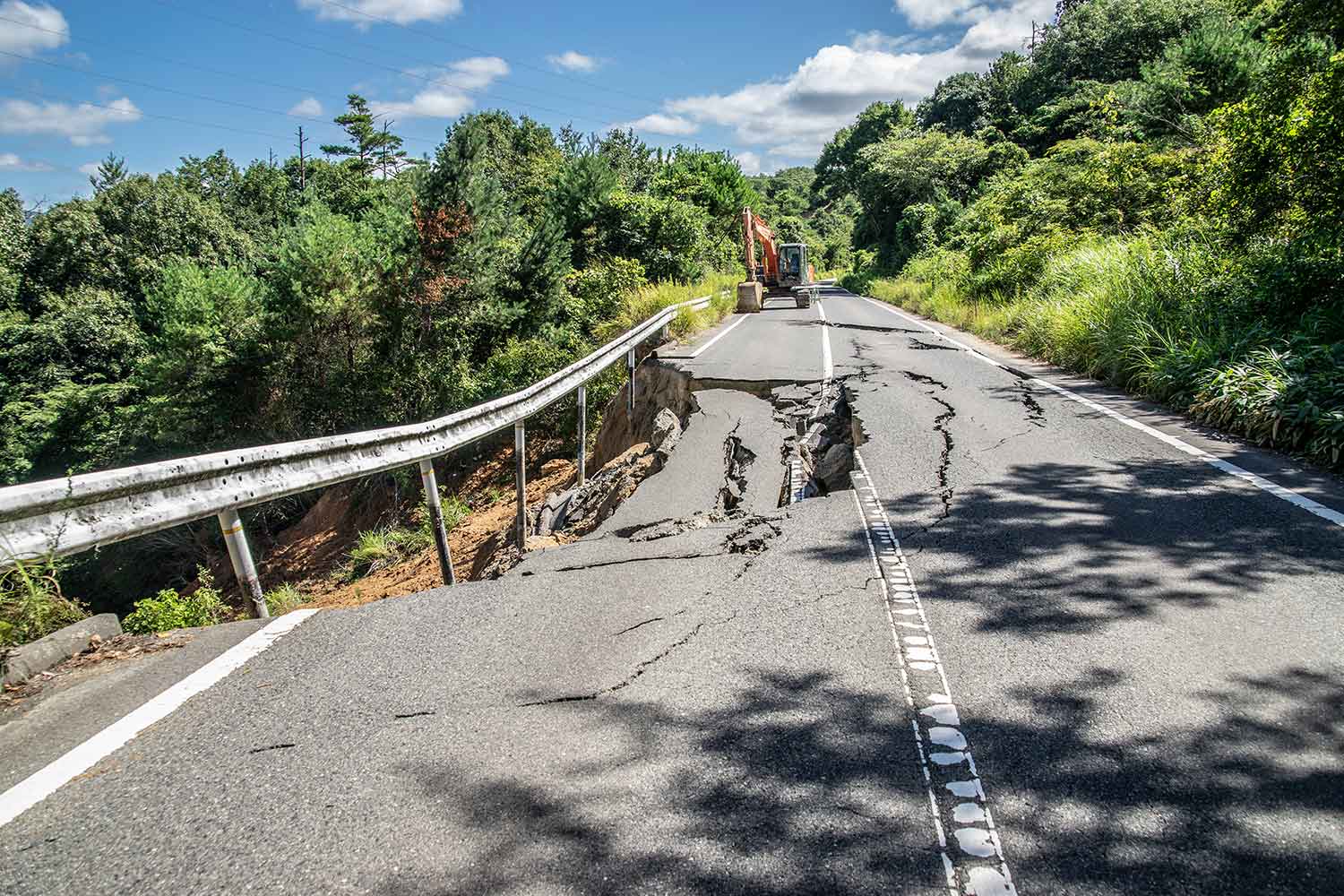 大雨により陥没した道路 〜 画像8