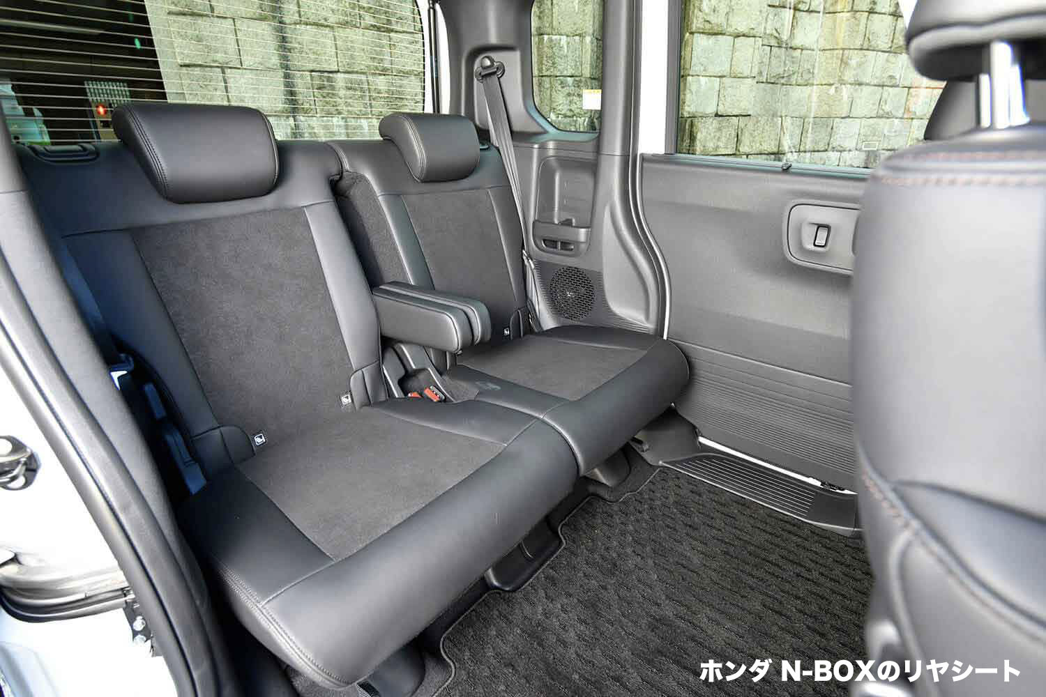 ホンダ N-BOXのリヤシート 〜 画像16