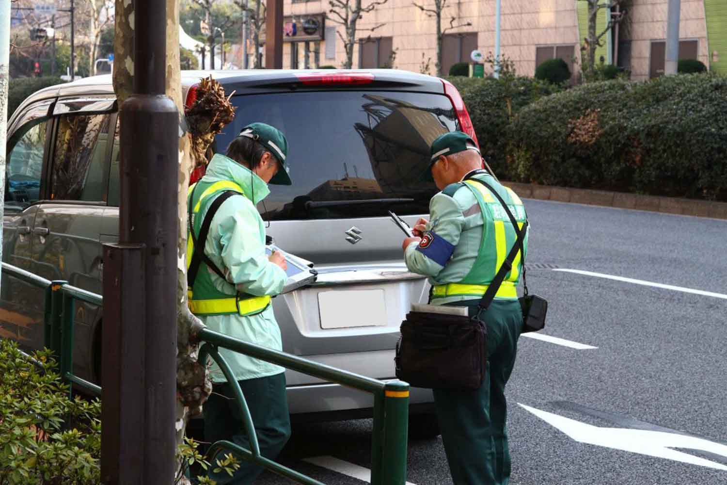 駐車監視員の取り締まり様子 〜 画像3