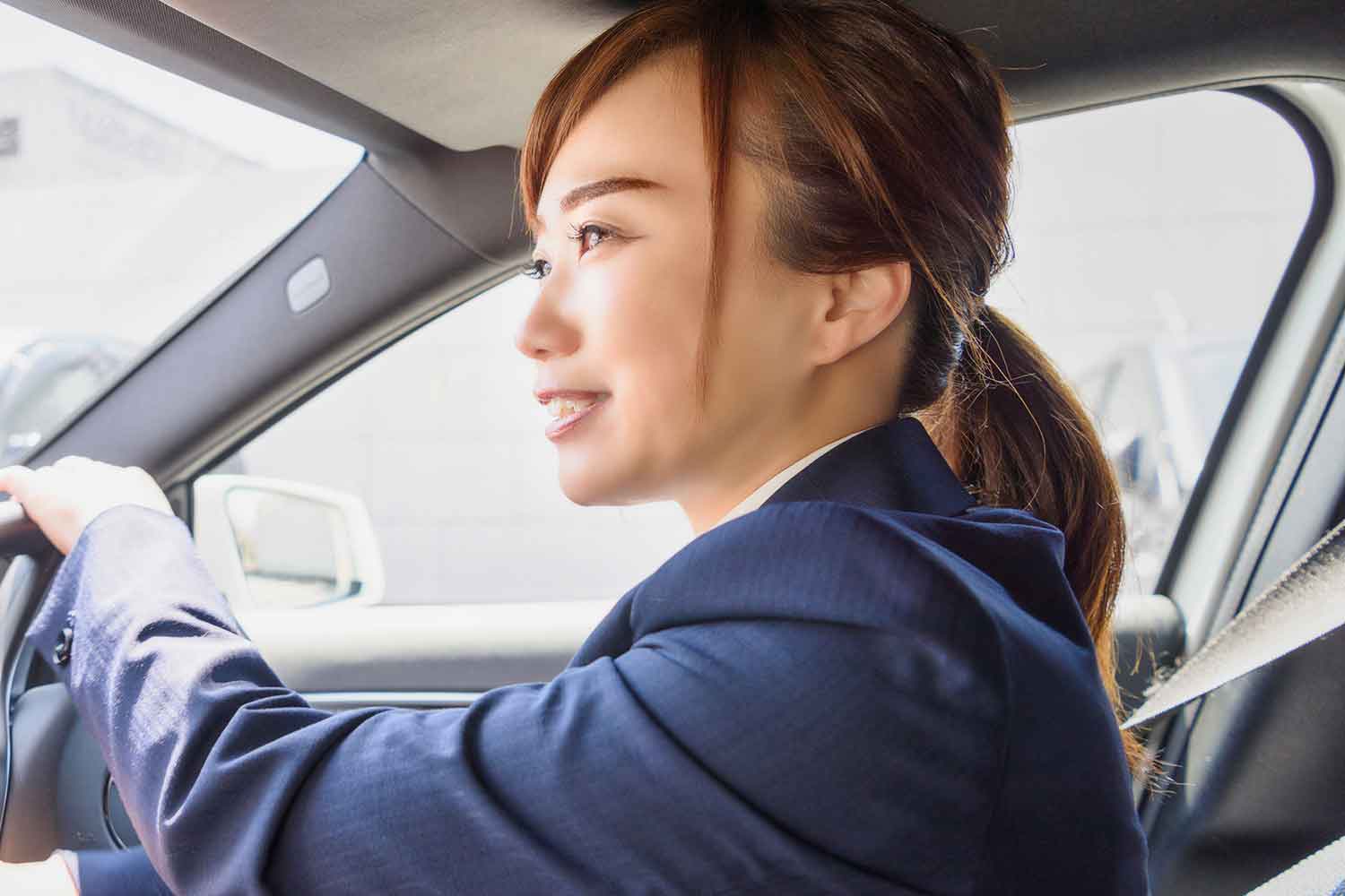 女性運転手のイメージ 〜 画像6