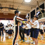 【画像】現役トップレーシングドライバーが母校で講演！　山本尚貴選手が小学生＆高校生を相手に「レースの世界」を語った 〜 画像13